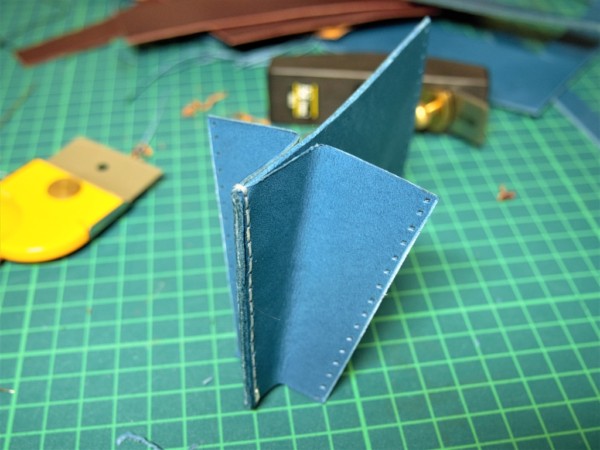 レザークラフト初心者のL字ファスナー小型財布の製作工程_パーツの組み立て